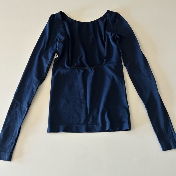 Free People Intimately Low Back Seamless Long Sleeve in Navy, NWT, XS/S - Picture 3 of 4